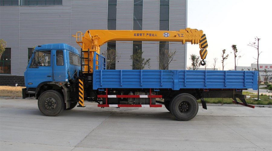 Dòng xe cẩu tự hành (xe cẩu thùng) nào được ưa chuộng nhất ở Việt Nam?